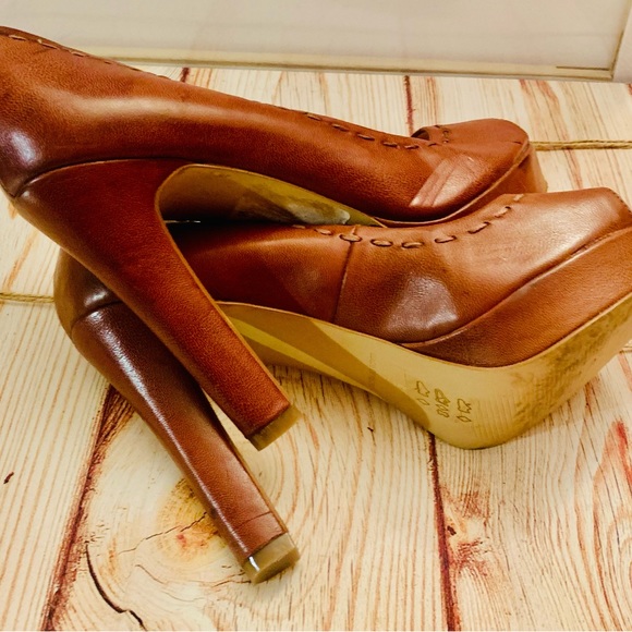 Beautiful brand new chunky heeled open-toe heels - Picture 3 of 3